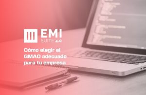 Imagen con el logo de EMI Suite 4.0 y el texto “Cómo elegir el GMAO adecuado para tu empresa” sobre un fondo rojo degradado. Al fondo, se ve un escritorio con un portátil que muestra código en la pantalla, junto a un cuaderno y un bolígrafo.