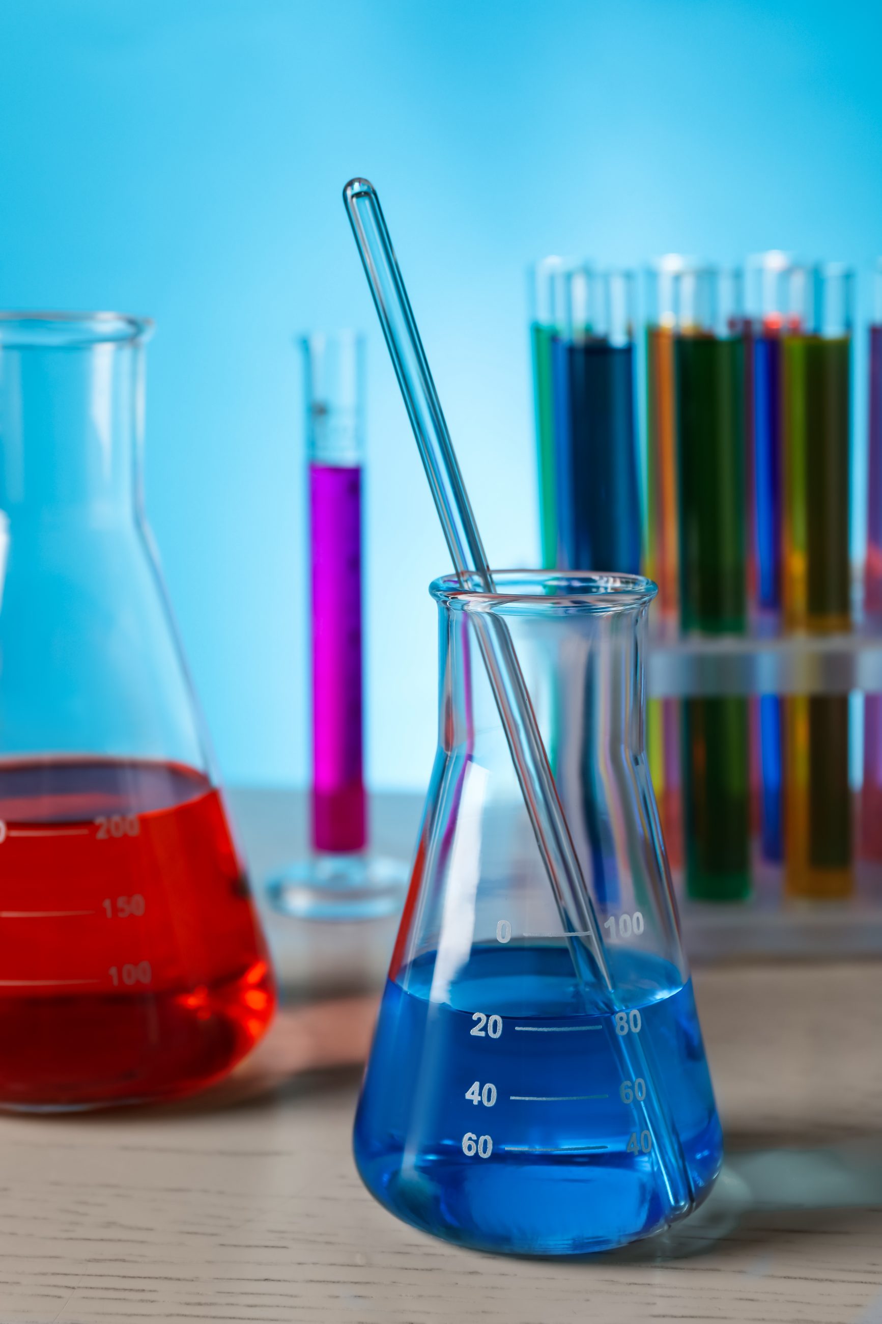Software MES para industria química: planta química que trabaja con EMI Suite 4.0